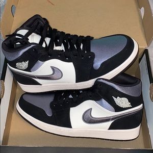 Air Jordan 1 Mids